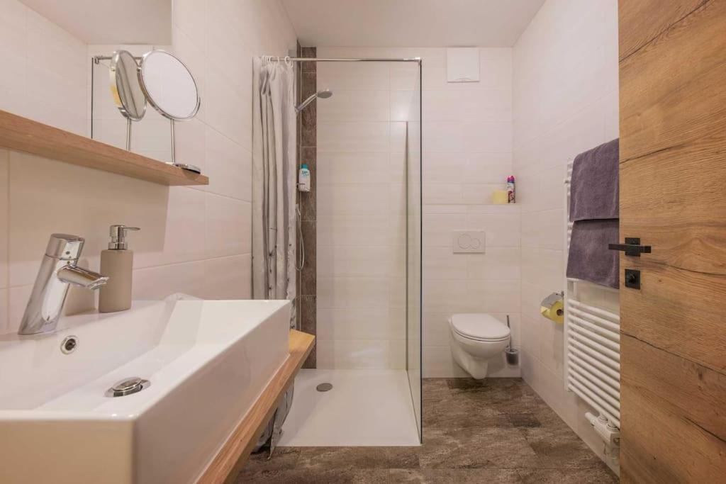 דירות ניוסטיפט אים סטובאיטל Haus Jedeler מראה חיצוני תמונה