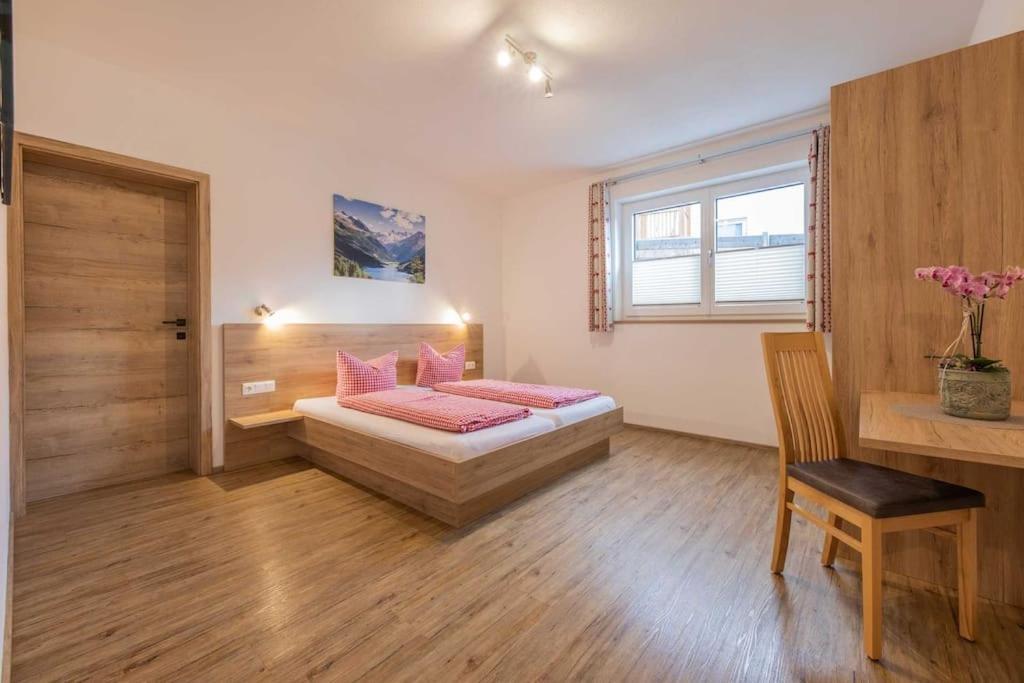 דירות ניוסטיפט אים סטובאיטל Haus Jedeler מראה חיצוני תמונה
