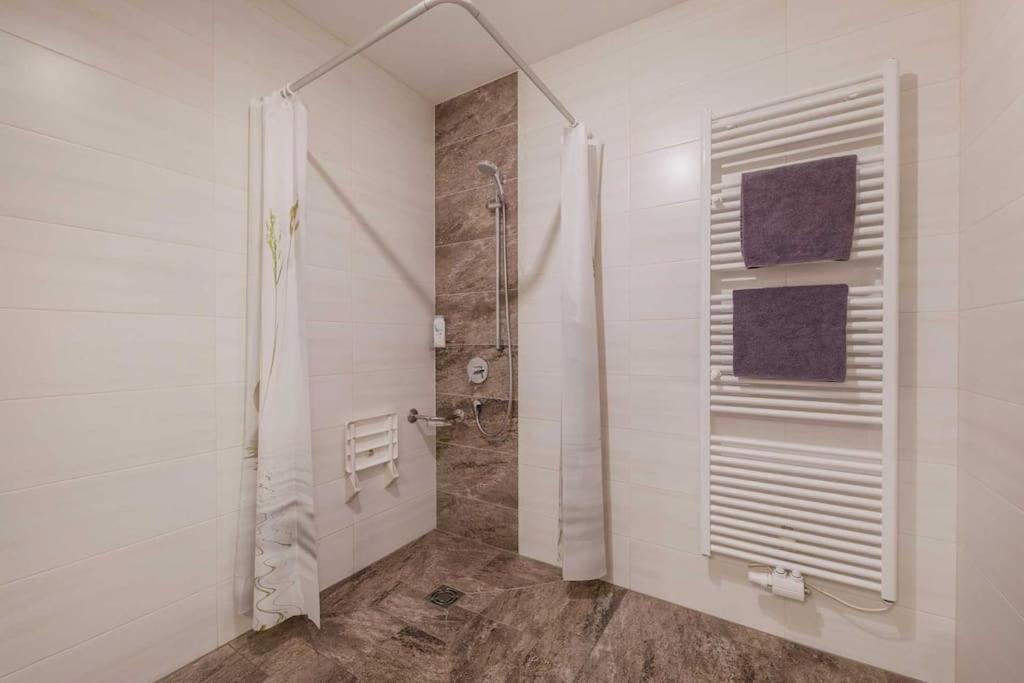 דירות ניוסטיפט אים סטובאיטל Haus Jedeler מראה חיצוני תמונה